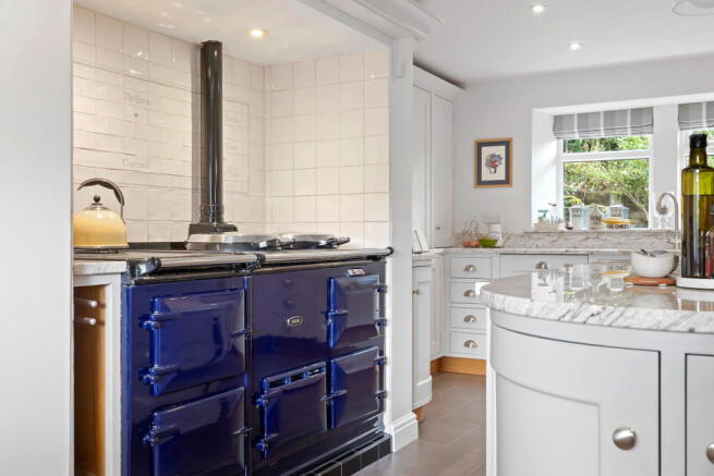 5 bed Detached for sale Image 4