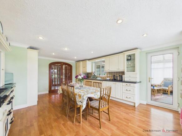 Kitchen/Breakfast Area