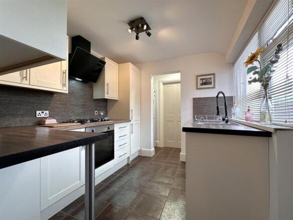 Modern Fitted Kitchen 591