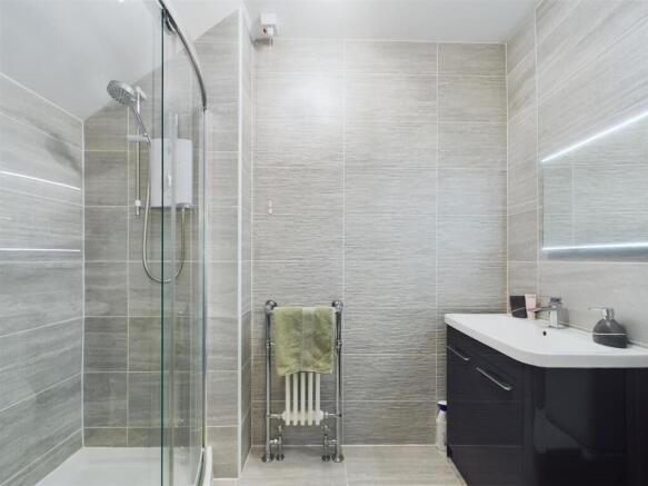 ensuite.jpg