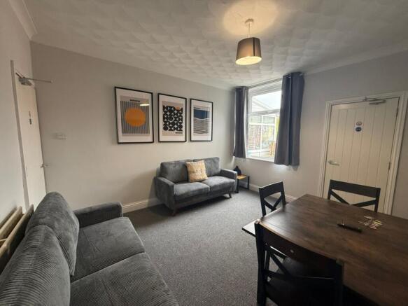 1 bed House Share to rent Image 4
