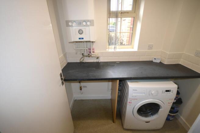2 bed Flat to rent Image 12