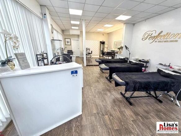 52B2EBB1-D6E3-404...