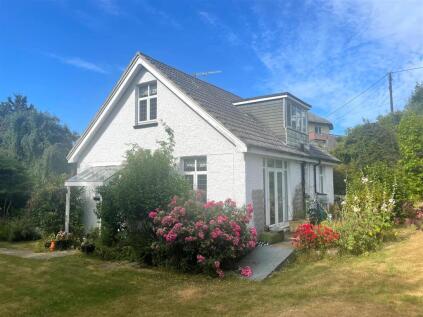Ash Grove, Luccombe