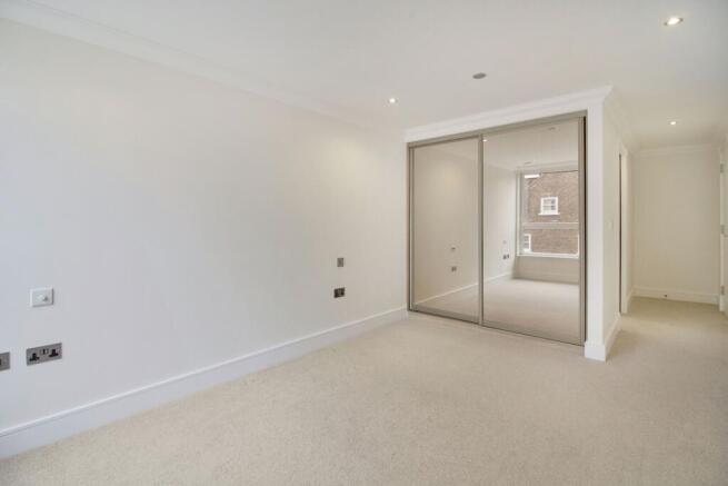 3 bed Apartment to rent Image 11