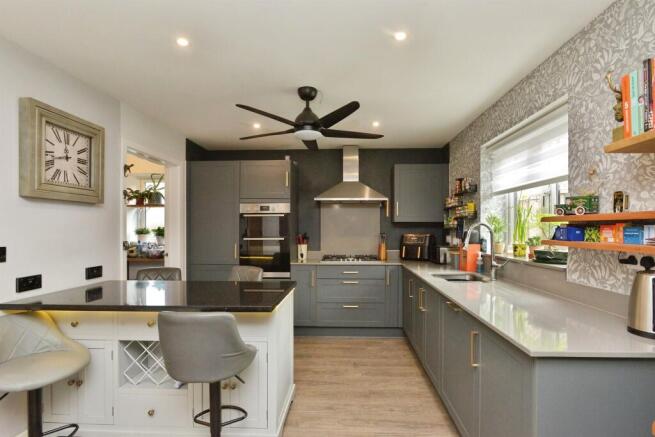 Garner Lane, Glebe Farm, MILTON KEYNES photo 4