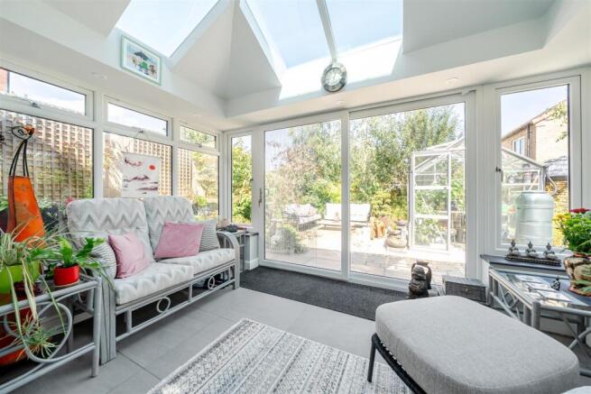 4 bed Detached for sale Image 10