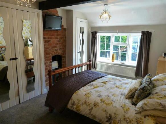 bed 1 wardrobes