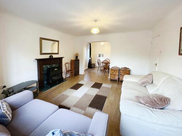 Lounge/Dining Room