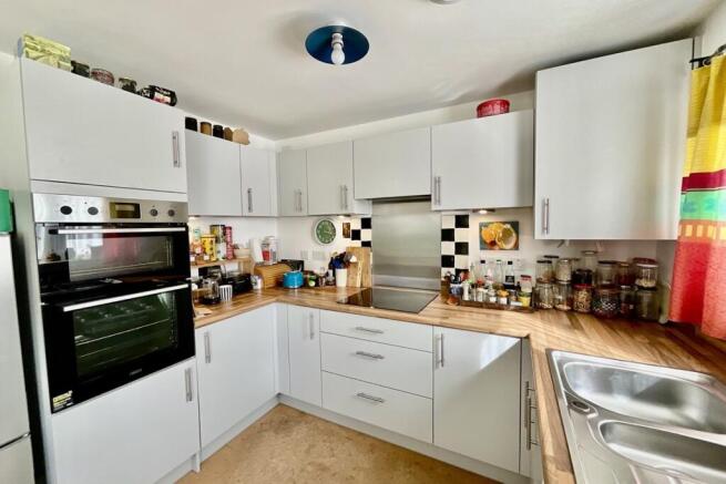 3 bed Semi-Detached for sale Image 12