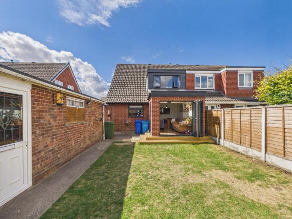 3 bed Semi-Detached for sale Image 10