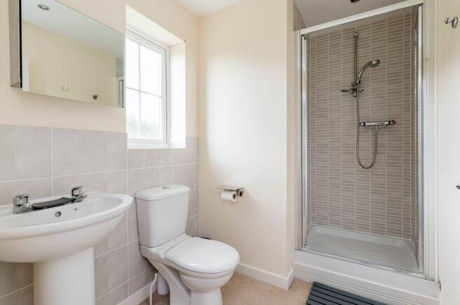 Ensuite to Bed 2