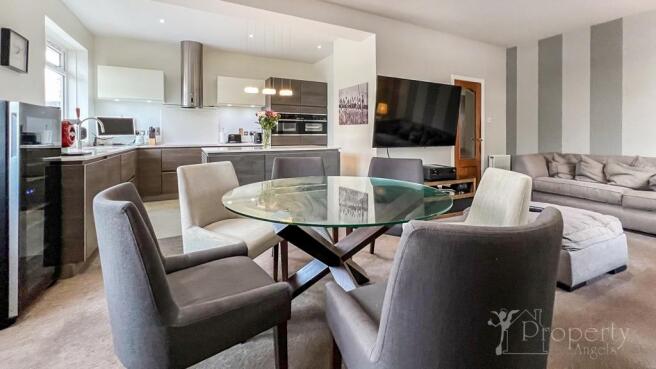 Dining/office area.