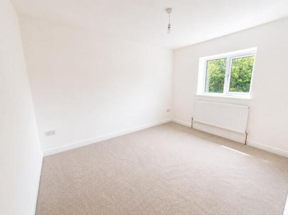 5 bed Semi-Detached for sale Image 7