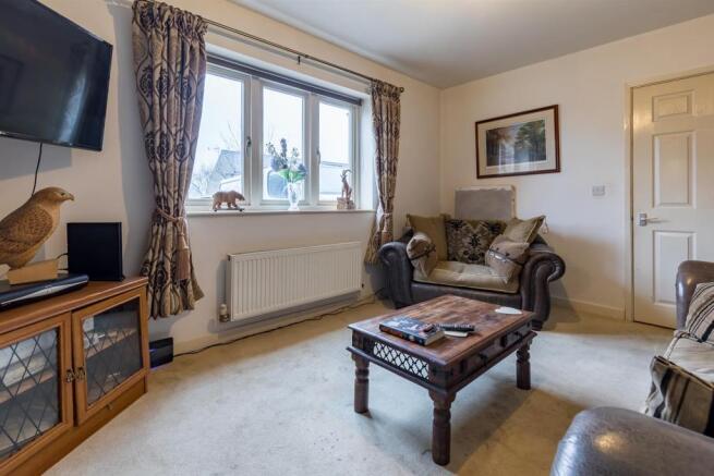 Lounge to window.jpg