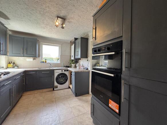 3 bed Semi-Detached for sale Image 10