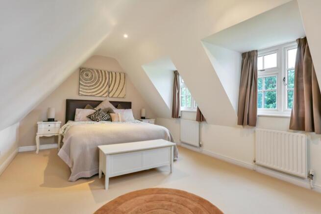 DOUBLE BEDROOM
