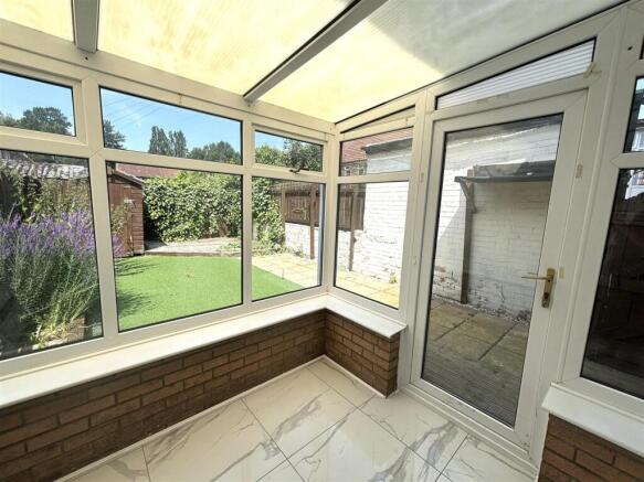3 bed House to rent Image 4