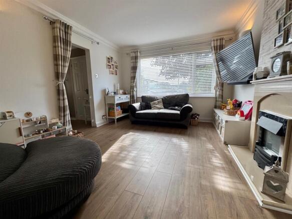 Arcadia Road, Burnham-On-Crouch photo 3