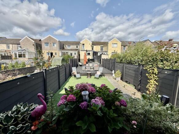 Little Wind Street, Aberdare photo 4