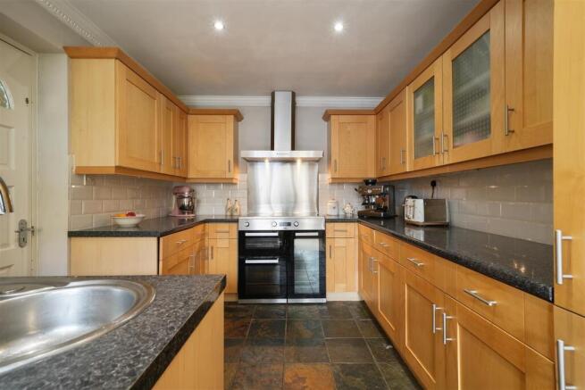 3 bed Detached for sale Image 9