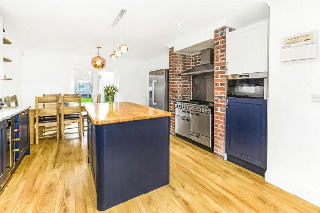 HO Kitchen 2.jpg