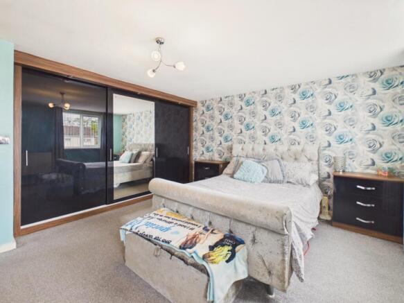 3 bed Semi-Detached for sale Image 7