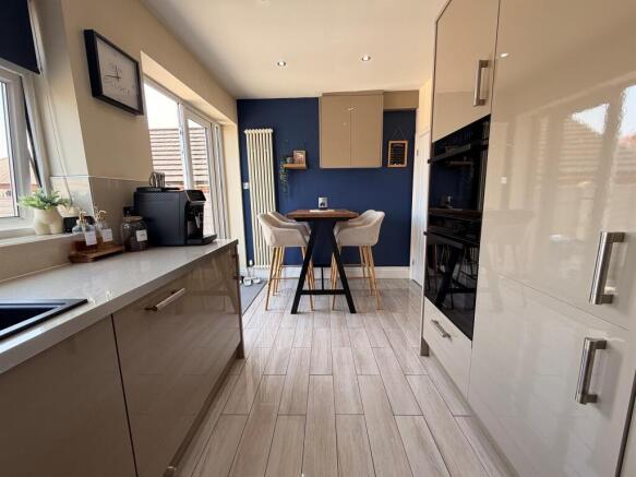 2 bed Semi-Detached for sale Image 4