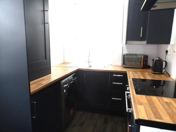 2 bed End of Terrace to rent Image 4