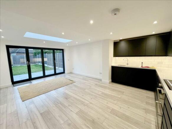 KITCHEN/BREAKFAST
