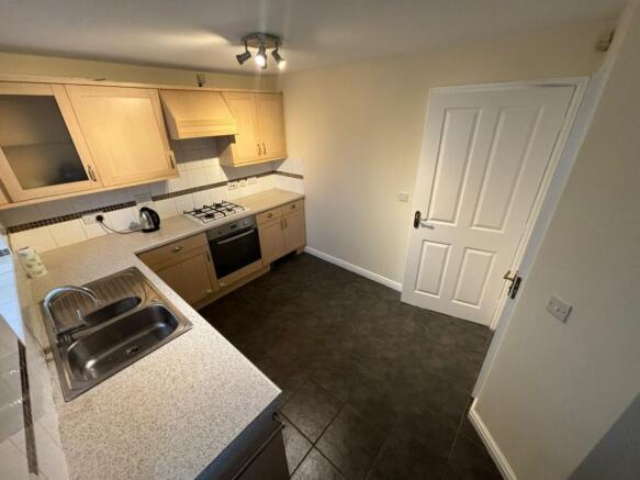 2 bed Semi-Detached to rent Image 4
