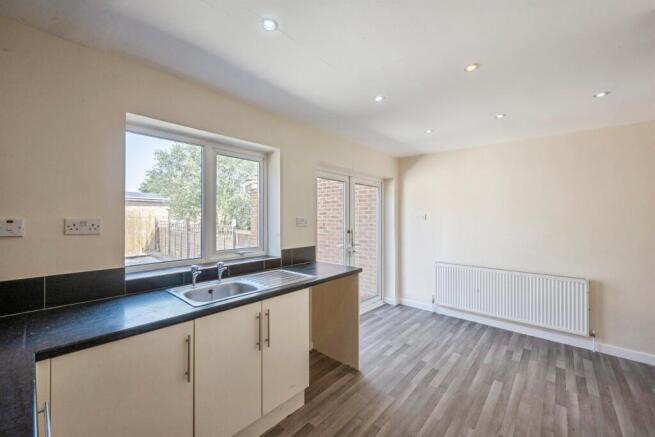 3 bed Semi-Detached for sale Image 7
