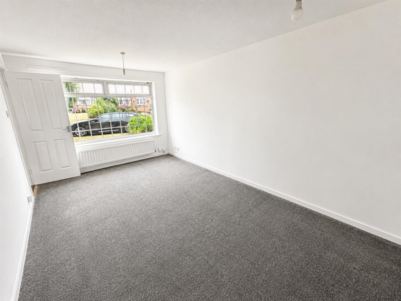 2 bed Semi-Detached Bungalow to rent Image 2