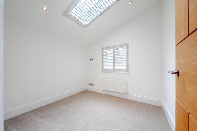 2 bed Flat for sale Image 7