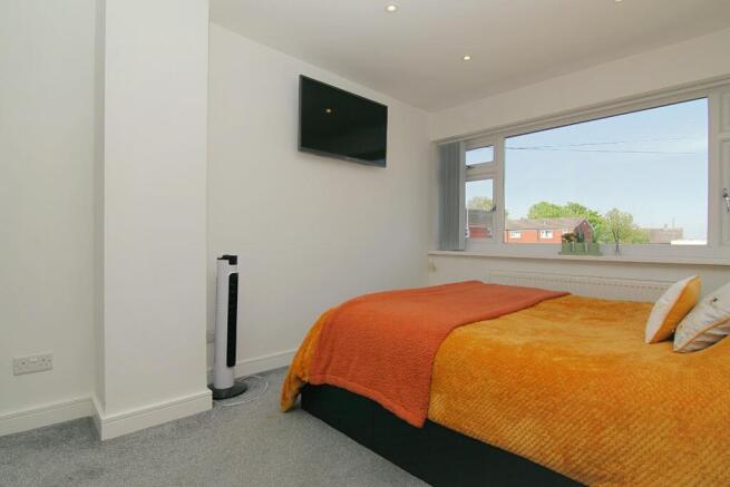 3 bed Town House for sale Image 8