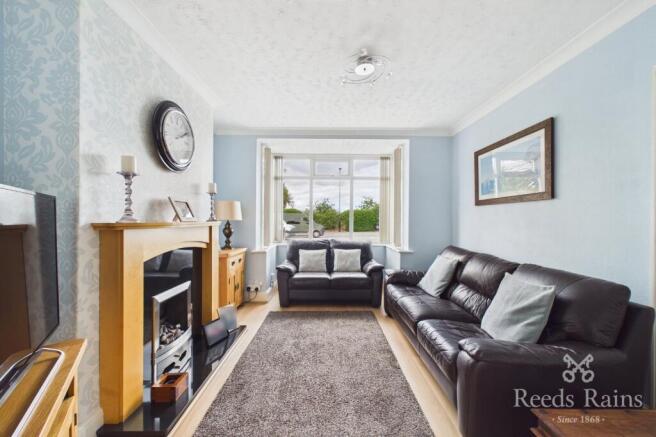 5 bed Semi-Detached for sale Image 3