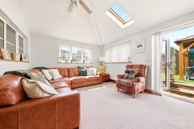 4 bed Detached for sale Image 10