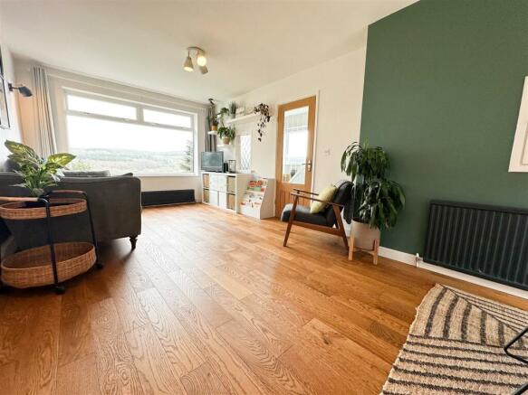LOUNGE DINING ROOM