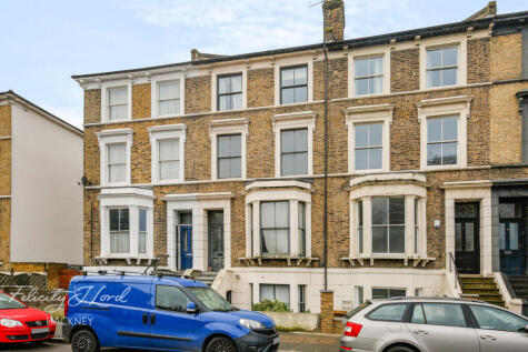 Lauriston Road, LONDON