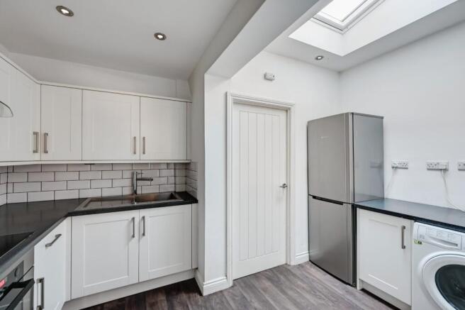 2 bed End of Terrace to rent Image 4