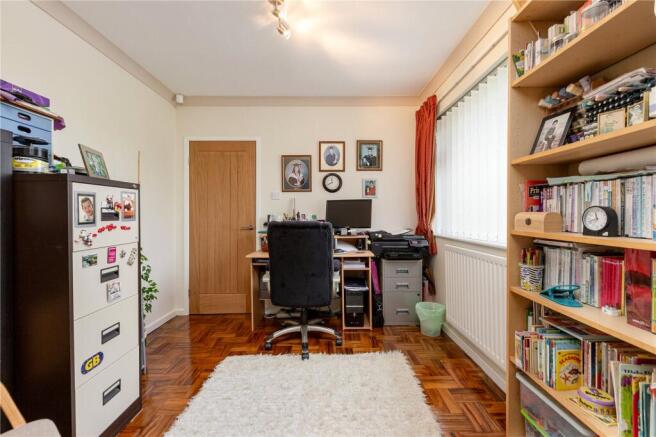 5 bed Bungalow for sale Image 10