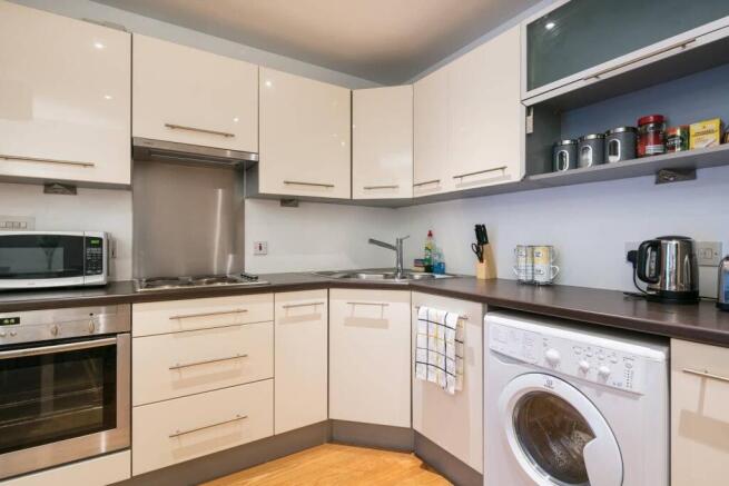 2 bed flat to rent Stanley Park Rd, London SM6 0H