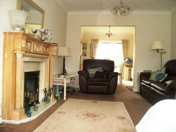 Lounge 2 of 2