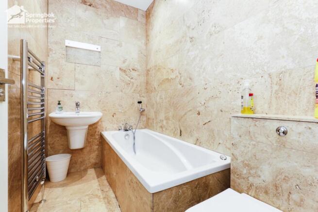 2 bed Ground Flat for sale Image 9