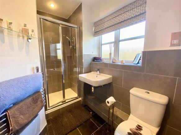 2 bed Apartment to rent Image 12