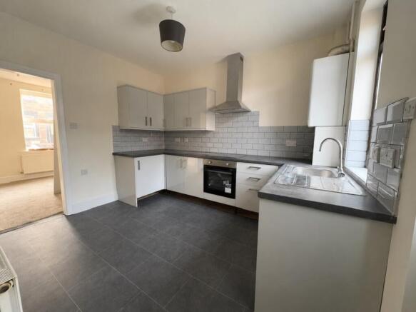 3 bed Terraced to rent Image 2