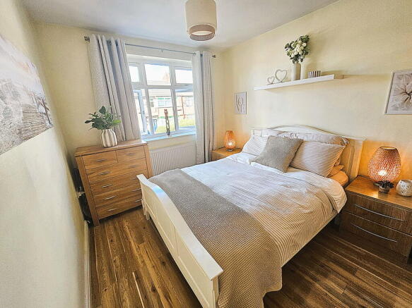 5 bed Semi-Detached for sale Image 7