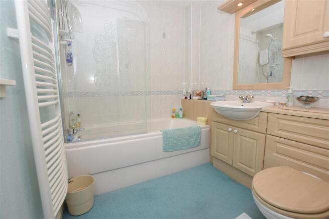 Bathroom.JPG