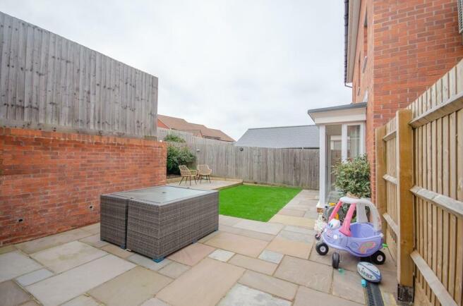 Rear garden pic 2.jpg