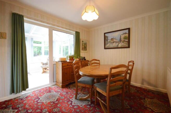 DINING ROOM.jpg